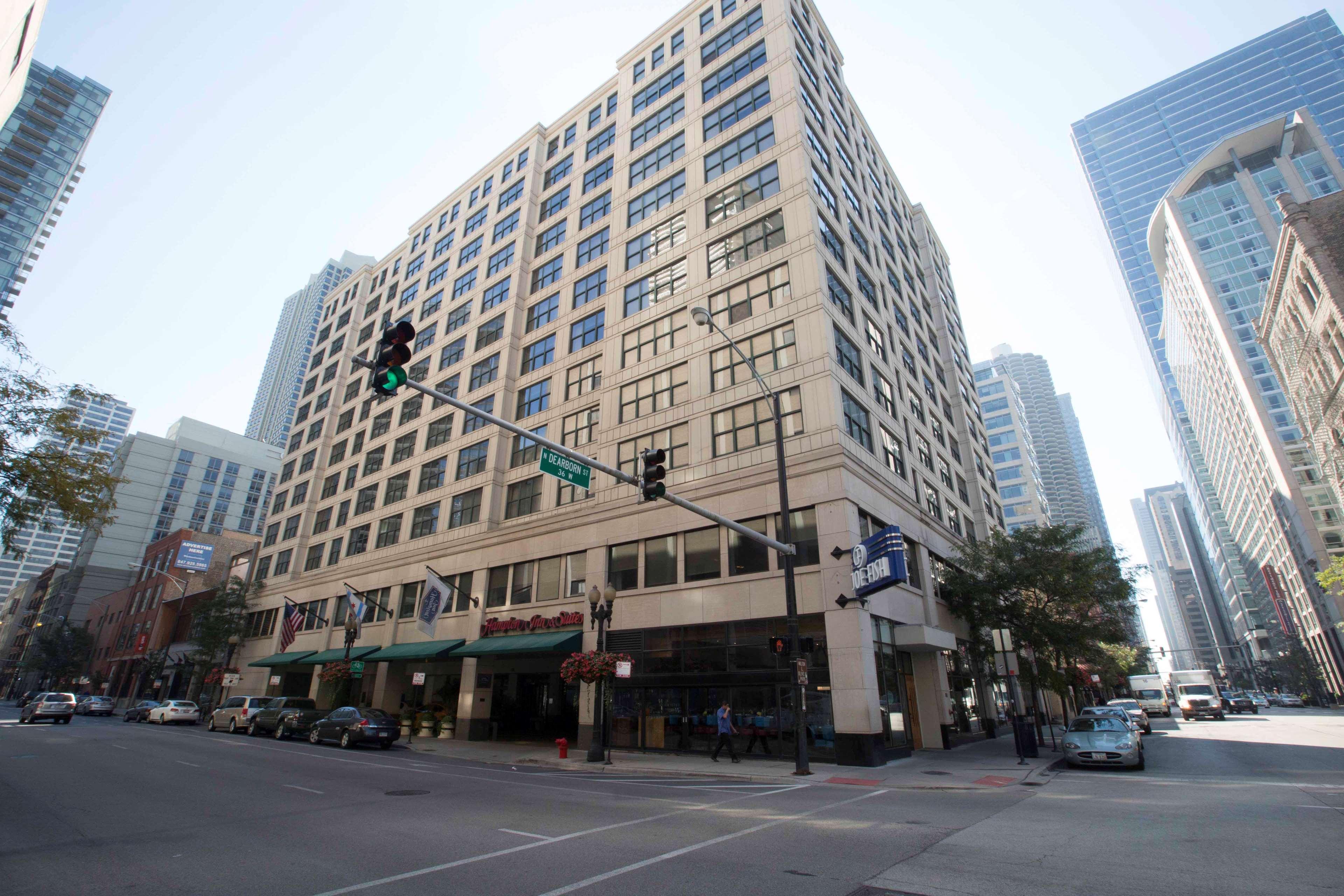 Hampton Inn & Suites Chicago-Downtown Exterior photo